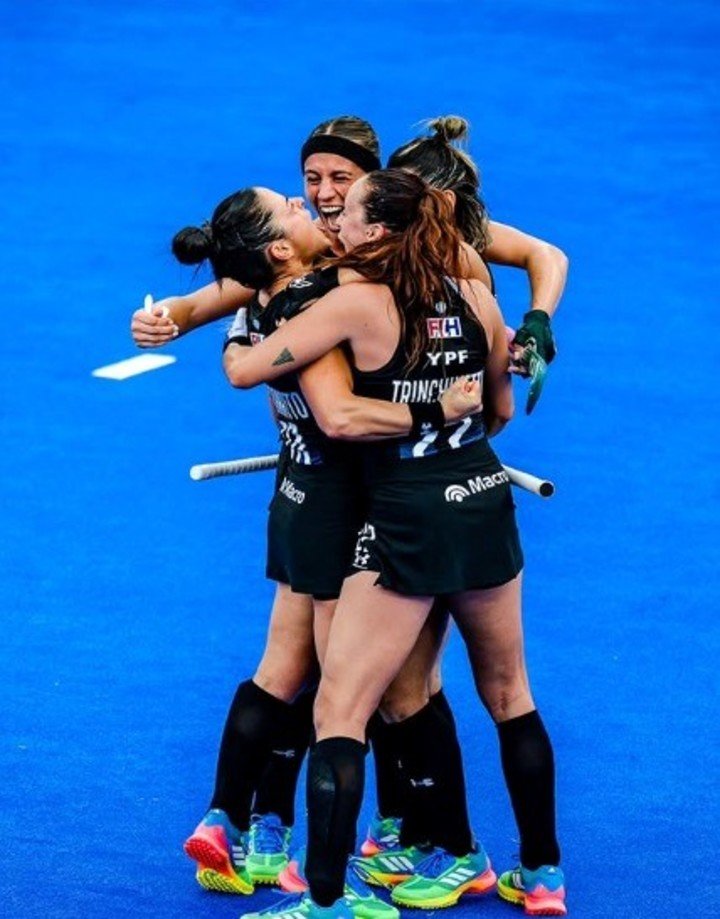 Las Leonas. ( @fihockey @flor_apf)