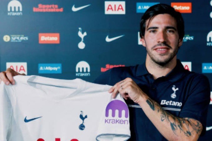Sandro Tonali llegó al club inglés por una cifra millonaria.