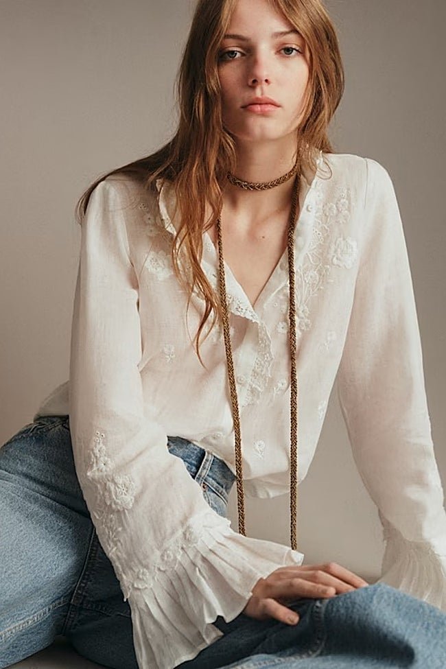 Camisa blanca de Sézane (135 euros)