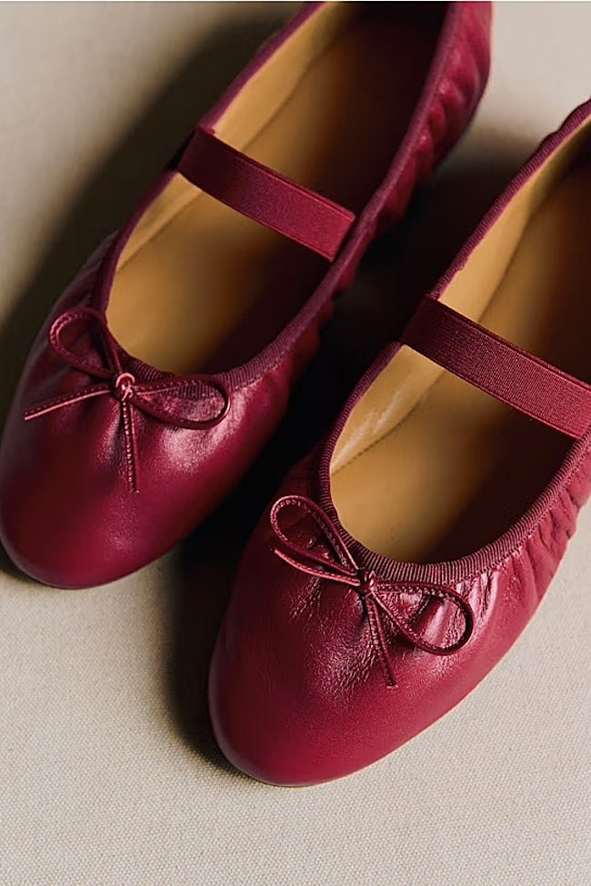 Bailarinas color burdeos de Sézane (170 euros)