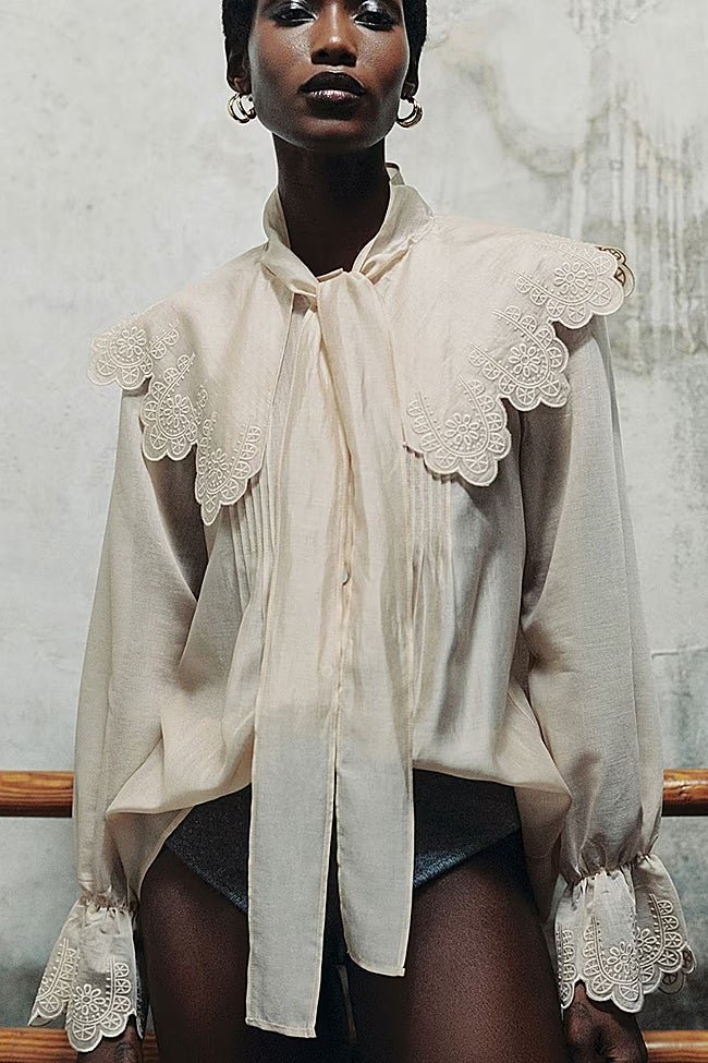 Blusa blanca de Sfera (39,99 euros)