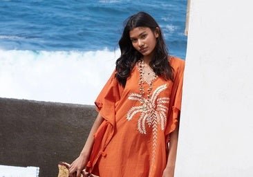 Estos vestidos caftán son el secreto de las mujeres mejor vestidas en la playa