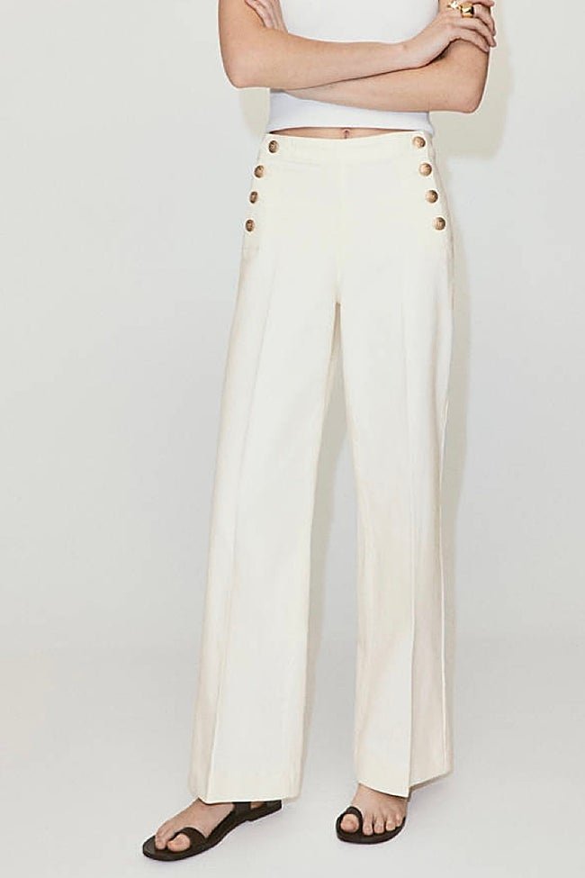 Vaqueros blancos de Mango (29,99 euros)