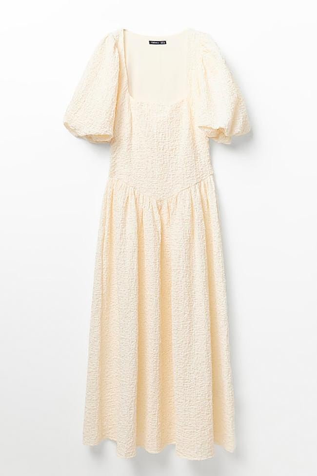 Vestido efecto arrugado de Sfera.