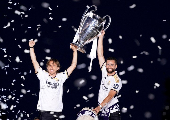 Real Madrid, con Modric y Nacho, y el festejo de la 15ª Champions League, en junio de 2024 (Reuters / archivo).