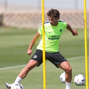 Julián Álvarez: se entrena en el Atlético de Madrid pero con la mira en el Barcelona