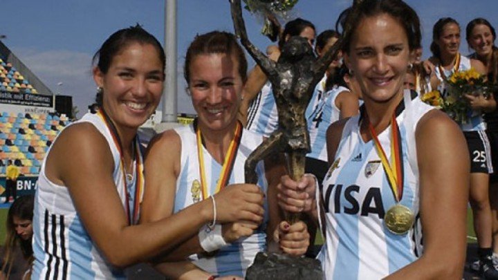 Con Magui Aicega y Aymar, en la conquista de un Champion Trophy.