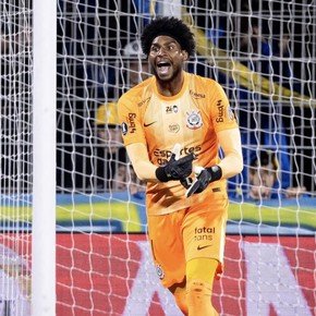 Corinthians denunció racismo contra Hugo Souza en el partido ante Rosario Central y exigió una investigación