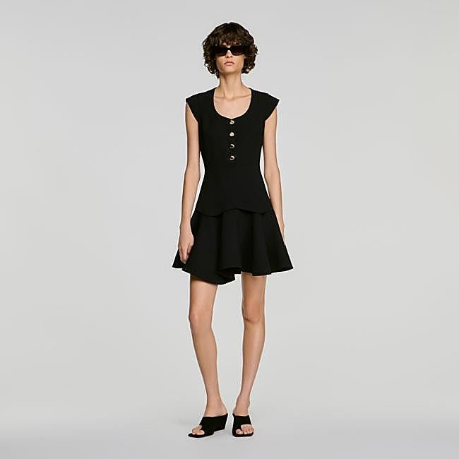 Vestido negro corto de Sandro, 365 euros.
