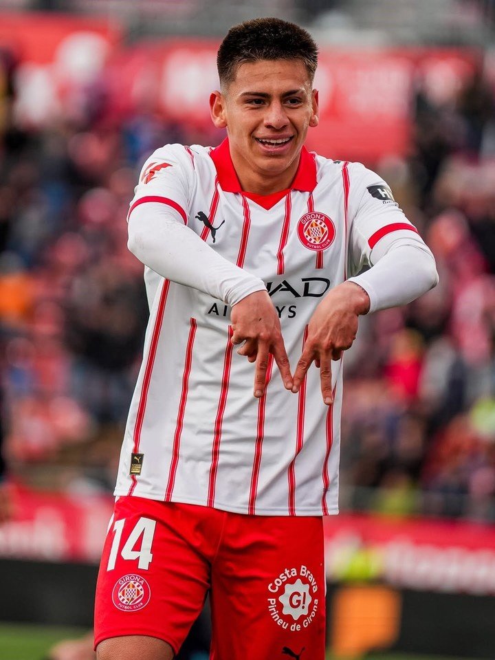 Echeverri festeja su único gol en el Girona. (Foto: Prensa Girona)