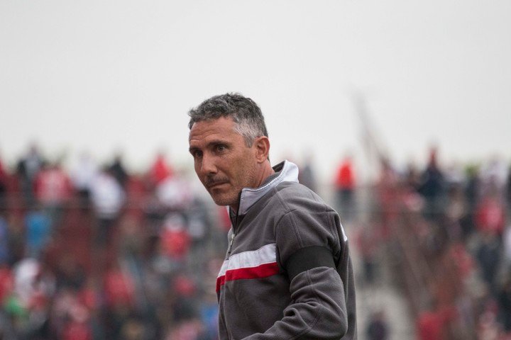 Cagna, como DT de Atlético Tucumán en 2016 (archivo).