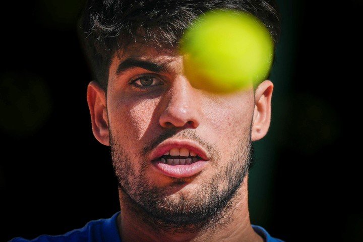 Carlos Alcaraz se prepara para su vuelta a las canchas. (EFE/Enric Fontcuberta)