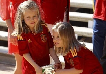 Leonor y Sofía, talismán de la Roja en el Mundial: todas las veces que vistieron la camiseta de la selección