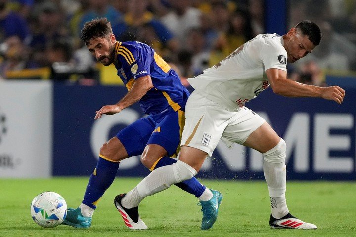 Saracchi ante Alianza Lima. (Foto: AP)
