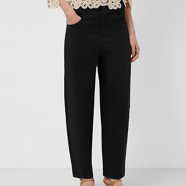 Pantalones negros de Roberto Verino, 56 euros.
