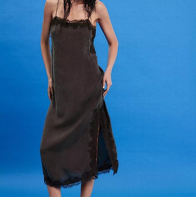 Vestido lencero de Mango, 49,99 euros.