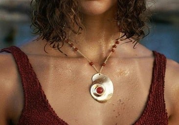 Espirales, la tendencia de verano que llega a los accesorios y los estampados