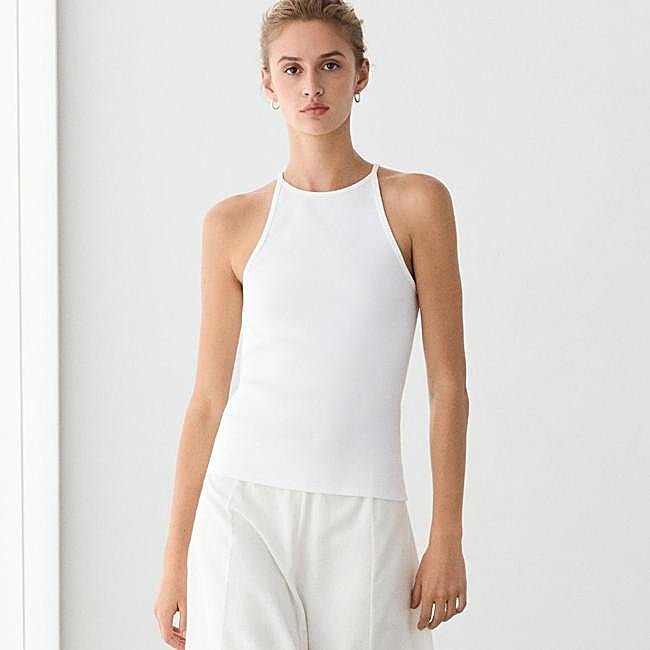 Top halter blanco de algodón de Massimo Dutti, 25,95 euros.