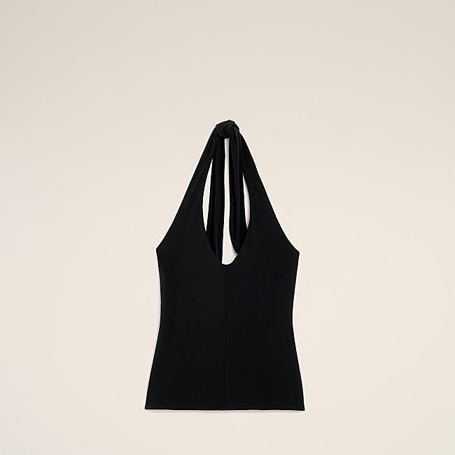 Top halter de punto de AMI Paris, 320 euros.