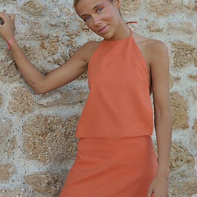 Top halter con espalda descubierta de Copines, 50 euros.