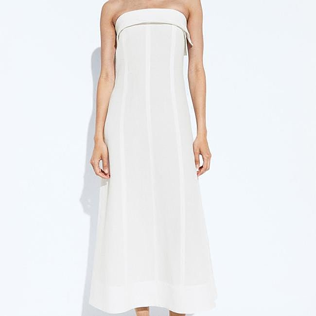 Vestido palabra de honor de Massimo Dutti, 99,95 euros.