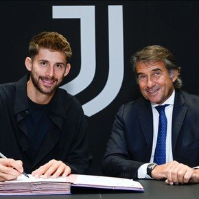 La Juventus oficializó la llegada de su nuevo arquero después de que se caiga lo de Dibu