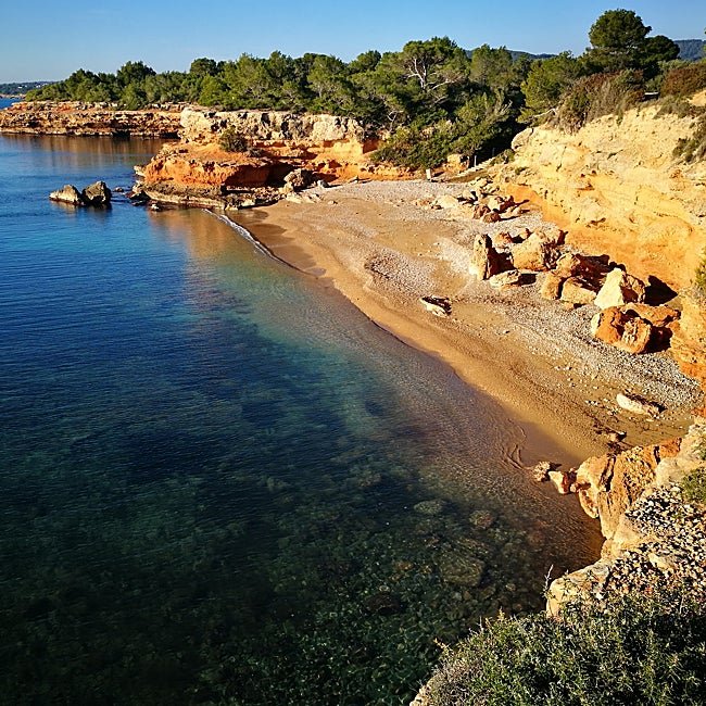 Cala Llenya es uno de lo rincones paradisíacos de esta villa marinera.