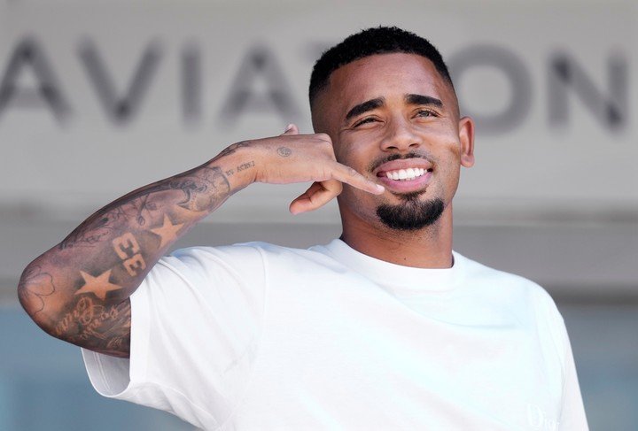 Gabriel Jesus llegó a Barcelona.