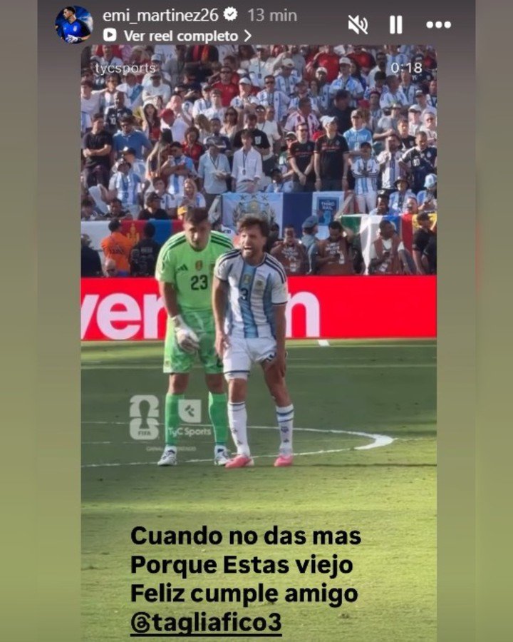 El divertido saludo del Dibu Martínez a Tagliafico.