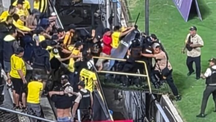 Tensión en Ecuador: hinchas de Barcelona intentaron invadir la cancha