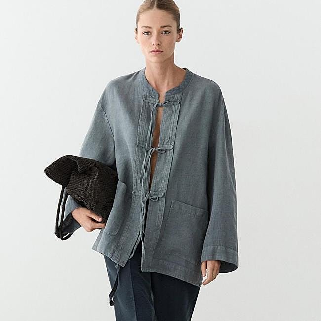 Sobrecamisa de lino de Massimo Dutti, 89,95 euros.