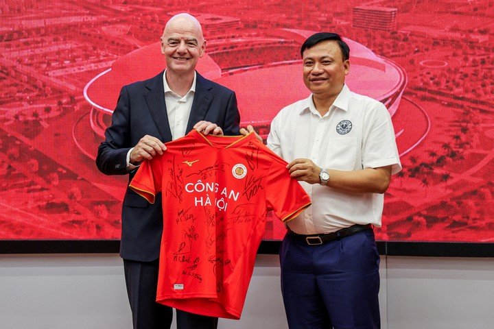 Gianni Infantino, durante su visita a Vietnam. REUTERS/Thinh Nguyen
