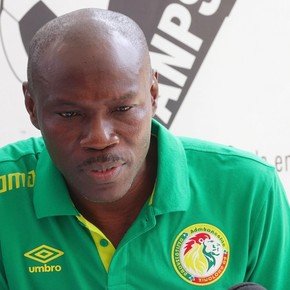 Escándalo en Senegal: el médico de la selección es ginecólogo y no lo sabían