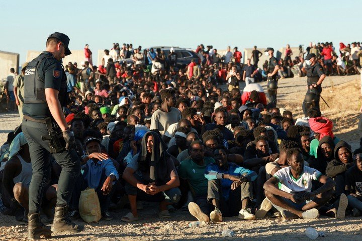 Migrantes de Marruecos en Ceuta. (REUTER)