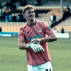 Un defensor terminó de arquero y fue figura: la increíble historia en la League Two Inglaterra