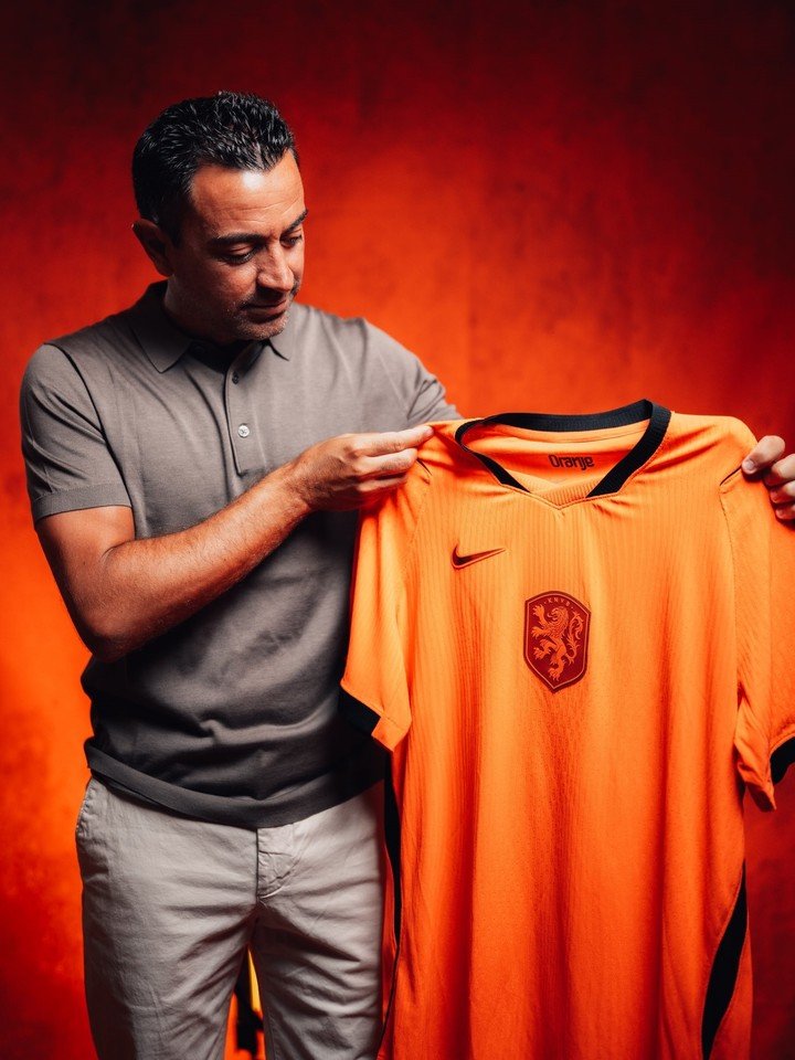 Xavi llegó a la selección de Países Bajos.