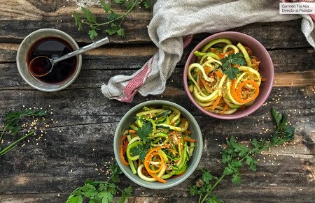 wok de fideos de calabacín con verduras