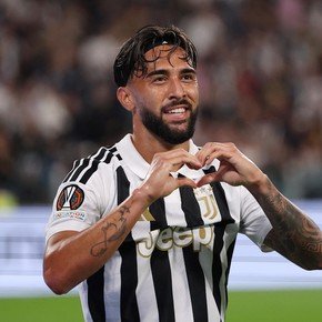 Video: blooper del arquero y gol de Nico González en la Europa League 