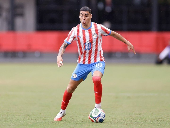 Almirón, la figura de Paraguay en el triunfo ante Bolivia.