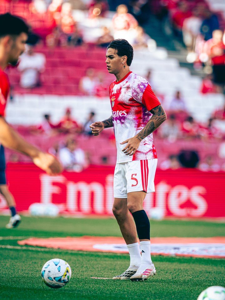 Enzo Barrenechea, volante argentino del Benfica.