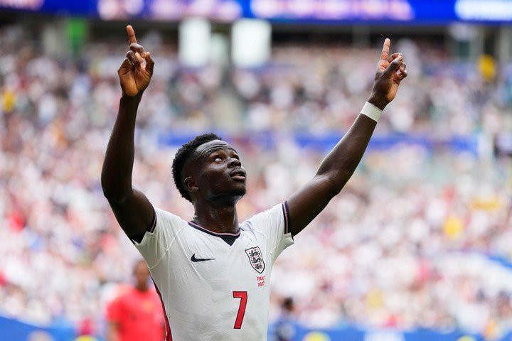 Bukayo Saka celebrando su hat trick vs. Francia por la medalla de bronce del Mundial 2026 (AP)