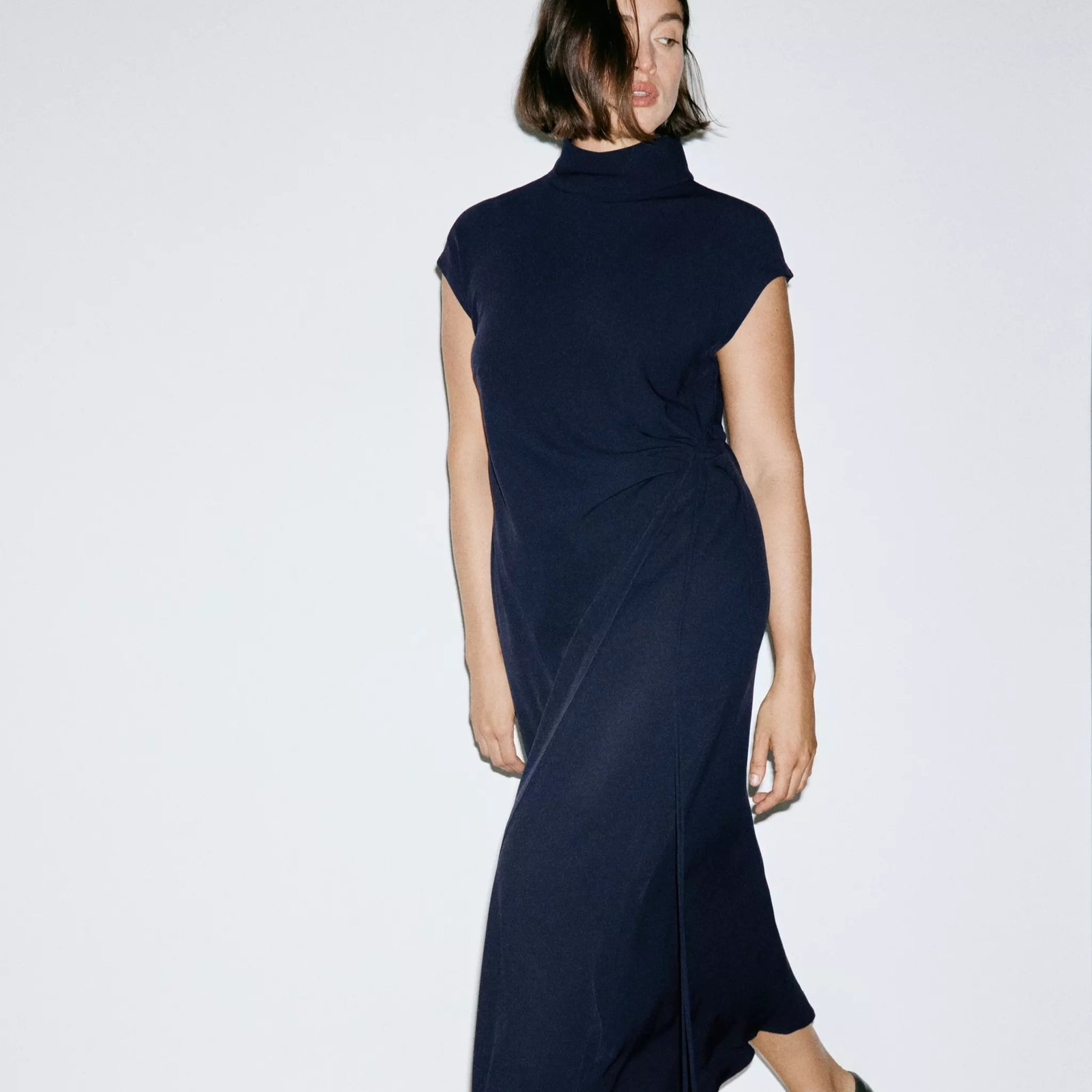 Vestido cuello alto cruzado 