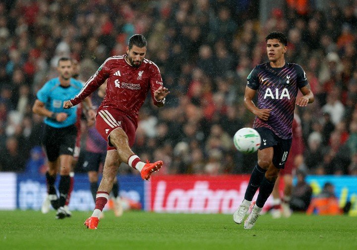 Golazo de Szoboszlai para cerrar el partido. (REUTERS/Scott Heppell)