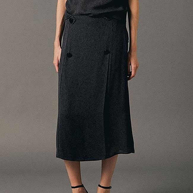 Falda gris de Sfera, 39,99 euros.