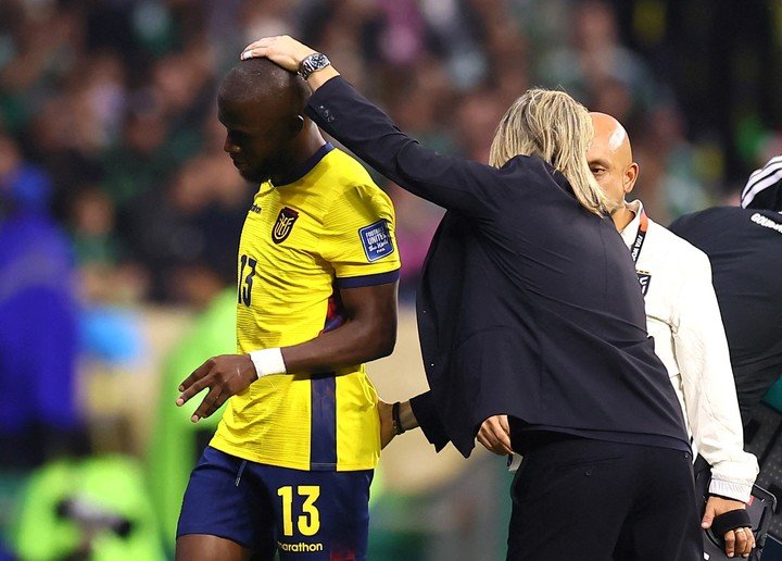 Enner Valencia se retiró.