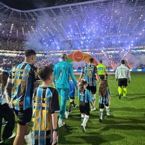 La cargada de Gremio a Inter luego de eliminarlo de la Copa de Brasil que incluyó un vals de 15