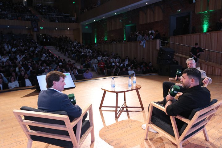 Sala llena para la charla de Kun Agüero en el Olé Summit 2026. (Foto: Carlos Roberto Bairo).
