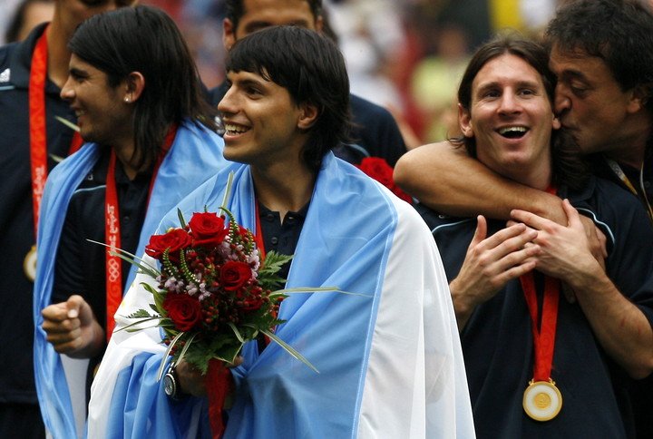 Agüero, oro en Pekín 2008, con Messi a su lado (EFE / archivo).