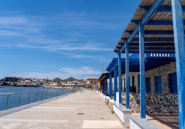 El pueblo de Murcia que aman los submarinistas: un faro emblemático, ambiente marinero y los restaurantes con encanto del puerto