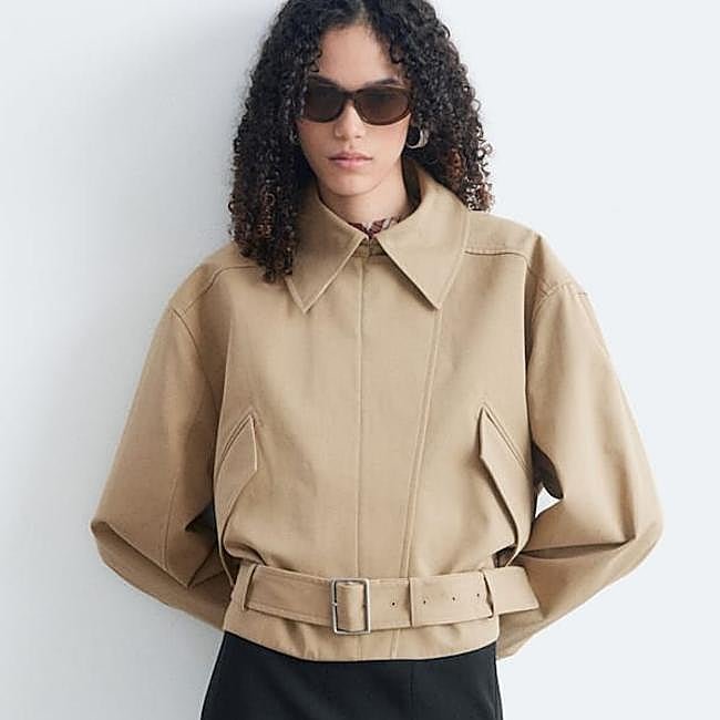Chaqueta corta de &OtherStories, 129 euros.